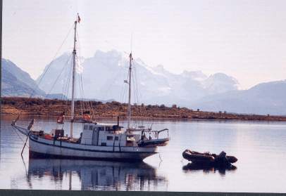 MOON 310 Dinghy Rigid Hull Inflatable Boat RIBs Lunamar Boatyards Puerto Natales Patagonia