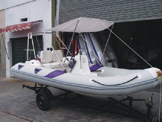 MOON 440 RIB with stainless sunshade, radar arch, antennas, tower console with stainless handrail,  case seats, upholstery