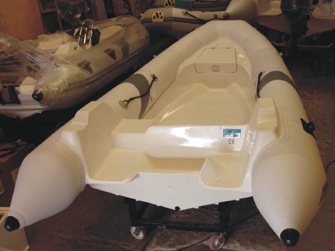 MOON 440 rigid inflatable boat CE homologed Standard Equipment
