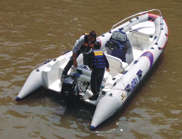 Moon 560 Sport Semi rigid inflatable boat Rhib lunamar boatyard EC homologed
