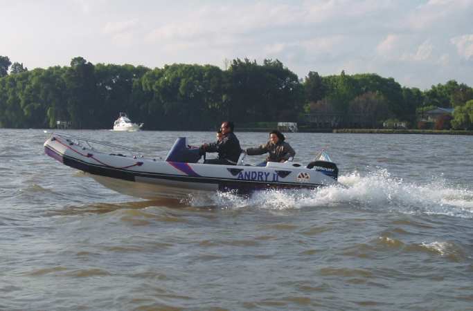 Moon 560 Sport Semi rigid inflatable boat with 40 hp motor Rhib lunamar boatyard EC homologed
