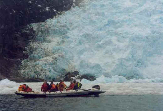 Viaje a Canal del beagle Tierra del Fuego Navegacion glaciares Turismo Patagonia Aventura