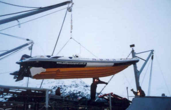 BOTE SEMIRRIGIDO MOON NAV III 890 Colgado Armada Canal Beagle