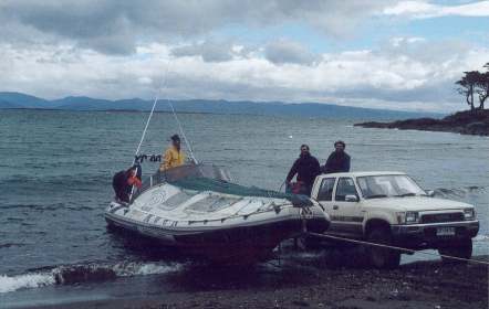 Embarcacion semirrigida MOON en Tierra del Fuego Puerto Arturo
