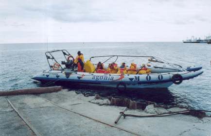 embarcaciones inflables semirrigidos MOON BUS Estrecho de Magallanes Patagonia.