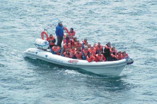 bote inflable semi rigido MOON WORK 1040 transporte personas carga turismo avistaje ballenas delfines