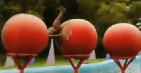 juegos inflables MOON donas anillos esferas pelotas botes chocadores programas tv, entretenimiento, juegos acuaticos, hombre al agua, wipeout. juegos acuaticos