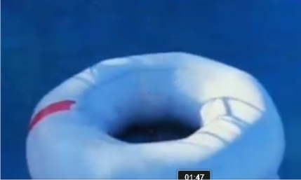 ANILLOS DONAS GRANDES juegos inflables MOON donas anillos esferas pelotas botes chocadores programas tv hombre al agua wipeout  juegos acuaticos entretenimiento