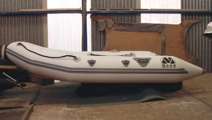 MOON 310 Roll up inflatable boat dinghy tender. Gomon Enrollable 310 lunamar boatyards