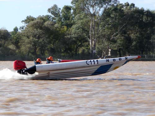 Motonautica Power Boats Offshore carreras racings pilotos Campana semirrigidas MOON ribs class III 2 lts