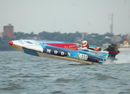 semirrigido MOON offshore clase III 2 litros UIM bote inflable casco V monocasco motonautica powerboat UIM