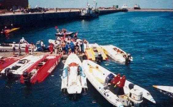 LUNAMAR SHIPYARD MOON NAV III 890 OFFSHORE 4-liters rigid inflatable boat RIB Mar del Plata quay