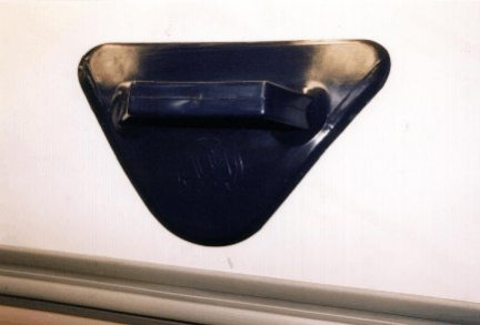 external triangular cleat-handles