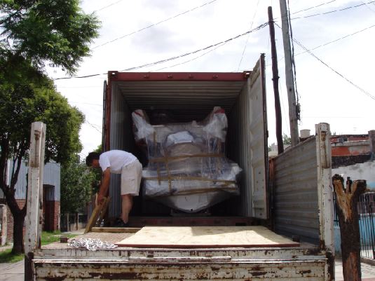 exportacion a europa, carga en container de 20 pies de Semirrigidos MOON Astillero Lunamar